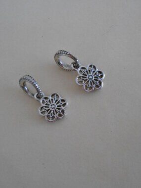 (2) Pandora Sterling Silver Floral Daisy Lace Dangle Charm 791835